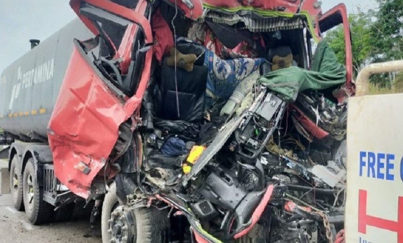 Kecelakaan Truk Tangki Tabrak Pembatas Jalan di Tol Pekanbaru-Dumai, Sopir Tewas