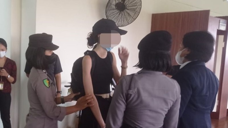 Bule Prancis Ngamuk di Bandara I Gusti Ngurah Rai Bali, Diduga Depresi