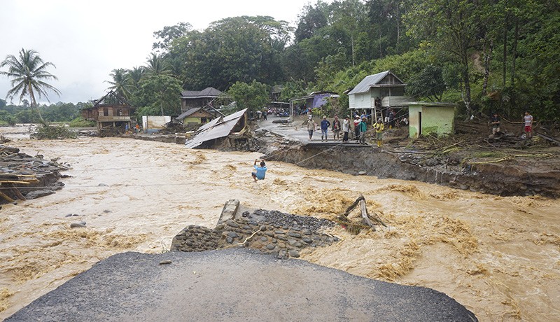 Banjir Bandang Kabupaten Lahat, Ratusan Orang Mengungsi - Bagian 3
