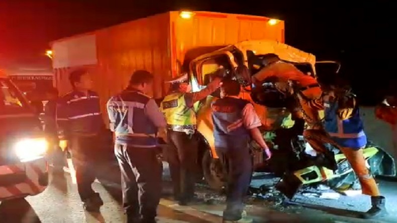 Kecelakaan di Tol Cipularang, Truk Boks Tabrak Belakang Kendaraan Lain, 1 Tewas