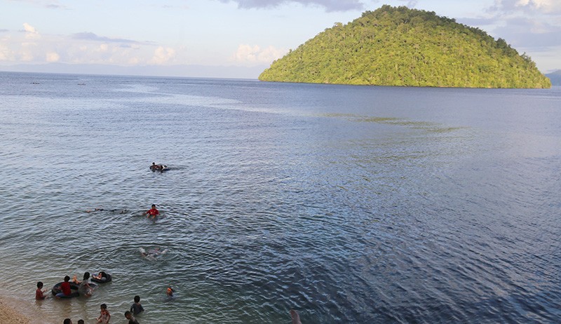 Potensi Wisata Pantai Air Panas Desa Tawa Bacan Halmahera Selatan - Bagian 1