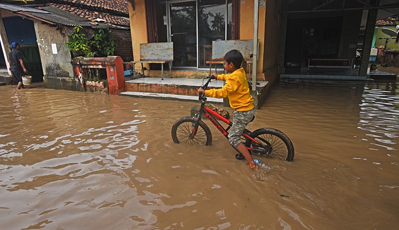 Banjir Cilegon Rendam Permukiman Warga Cibeber - Bagian 1