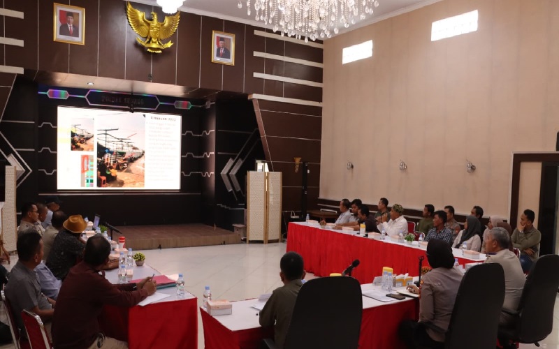 Serobot Jalan Desa, Proyek Revitalisasi Pasar Ciasem Subang Kisruh