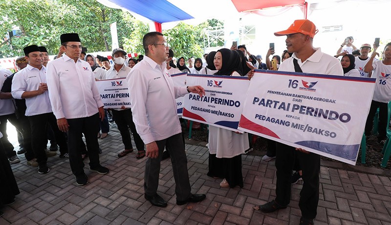 Foto HT Resmikan Kantor Badan Pemenangan Pemilu Provinsi NTB - Bagian 4