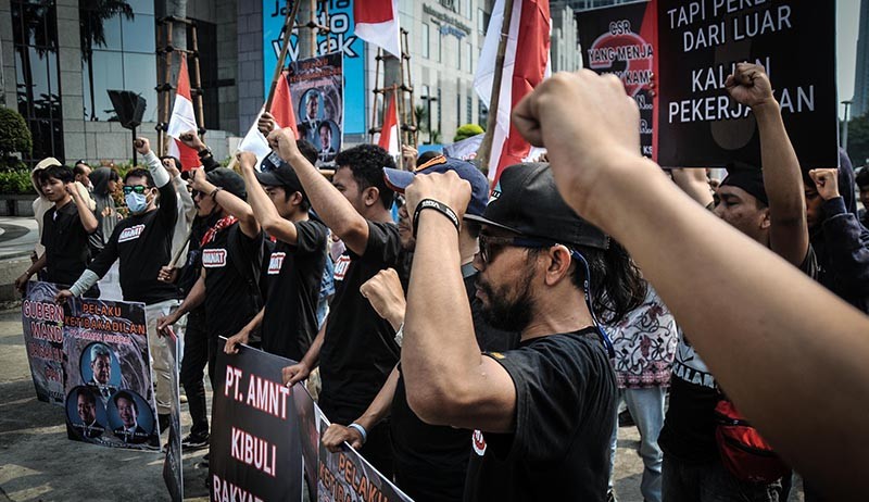 Ratusan Massa Unjuk Rasa Tolak Rencana IPO PT Amman Mineral - Bagian 5