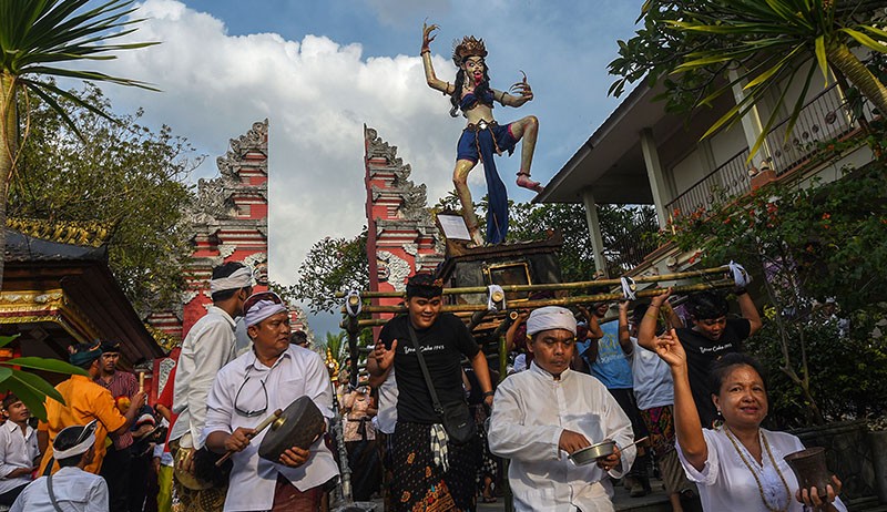 Foto Ogoh-Ogoh Dibakar Jelang Hari Raya Nyepi di Palembang - Bagian 3