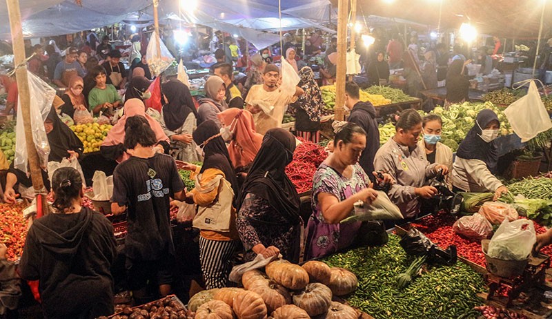 Pasar Tradisional Dipadati Pembeli Belanja Kebutuhan Ramadan 1444 H - Bagian 1