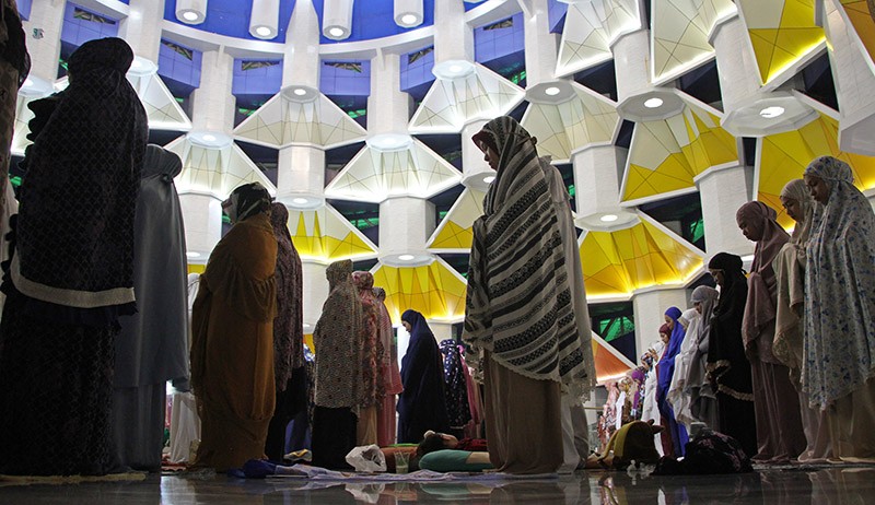 Salat Tarawih Pertama Awal Ramadan 1444 H di Makassar - Bagian 2