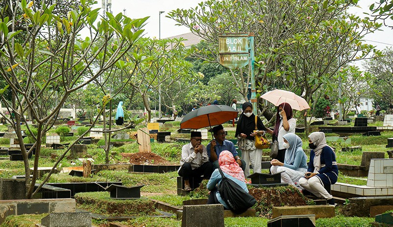 Tradisi Ziarah Makam Jelang Ramadan di TPU Karet Bivak - Bagian 1