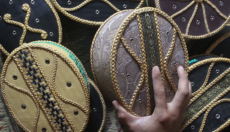 Potret Santri Buat Peci dari Pelepah Pisang - Bagian 1