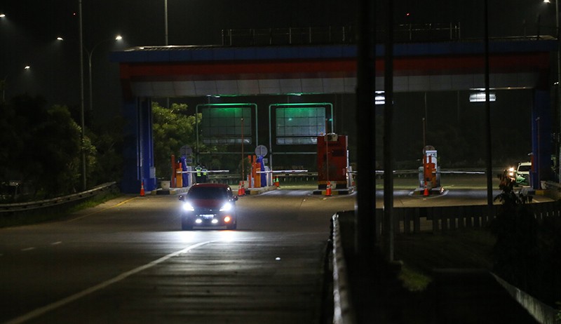 Jalan Tol Jatikarya Bekasi Kembali Dibuka setelah Diblokade Warga - Bagian 2