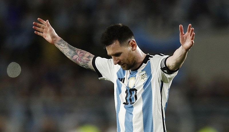 Gol Tendangan Bebas Jarak Jauh Lionel Messi Bungkam Panama 2-0 - Bagian 2