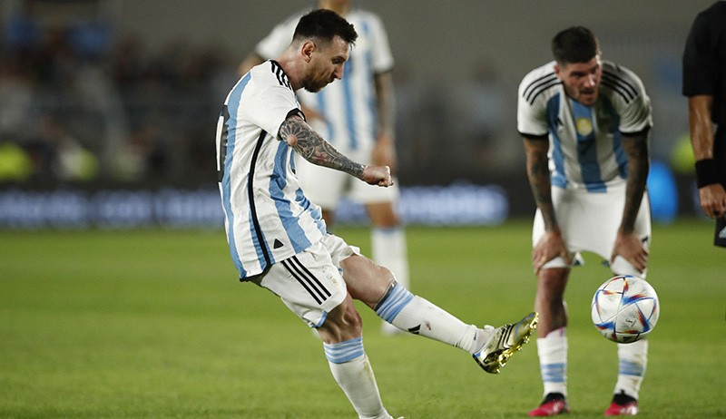 Gol Tendangan Bebas Jarak Jauh Lionel Messi Bungkam Panama 2-0 - Bagian 1