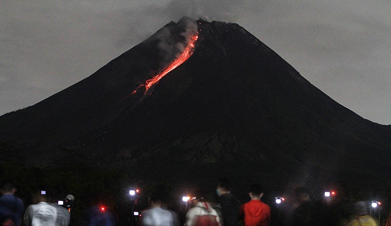 Aktivitas Gunung Merapi Minggu Pagi, Luncurkan Lava Pijar 1.700 Meter - Bagian 2