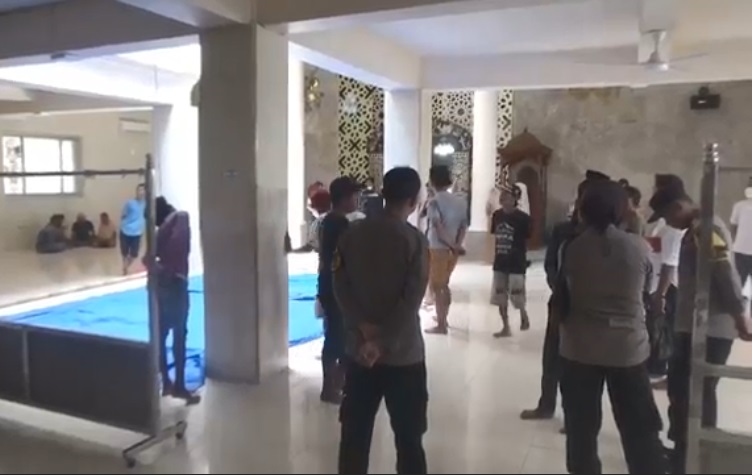 Polisi Selidiki Penyebab Kubah Masjid di Makassar Roboh