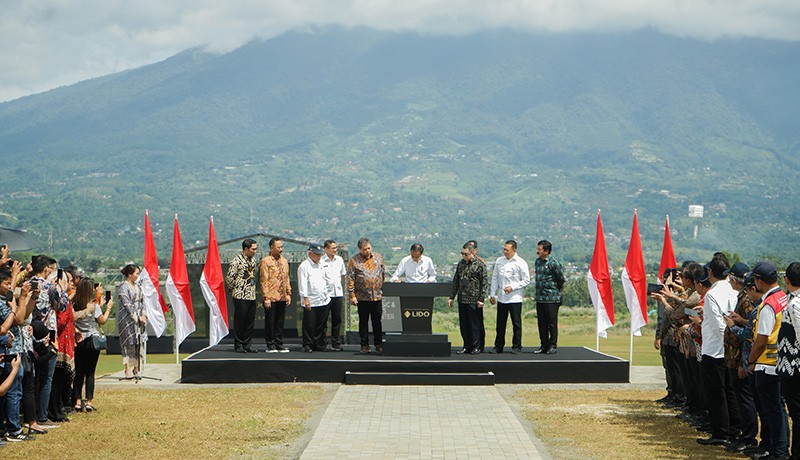 Momen Presiden Jokowi Tanda Tangan Prasasti KEK MNC Lido City - Bagian 2