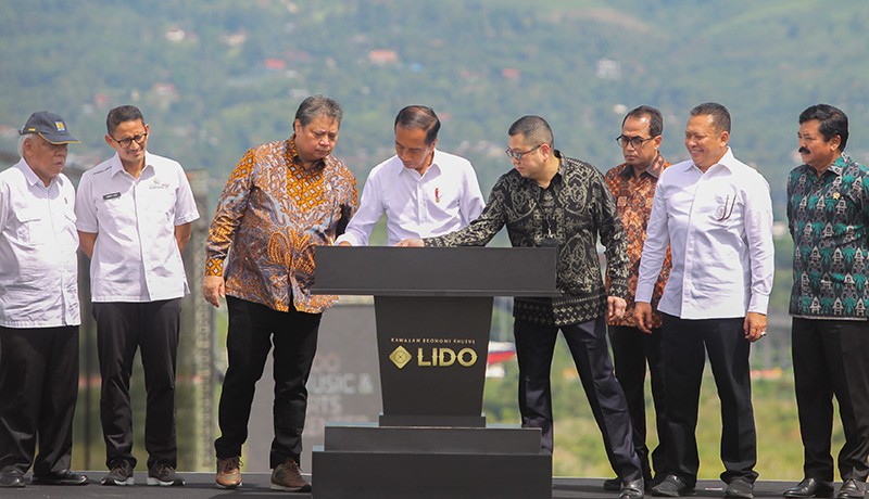 Momen Presiden Jokowi Tanda Tangan Prasasti KEK MNC Lido City - Bagian 3