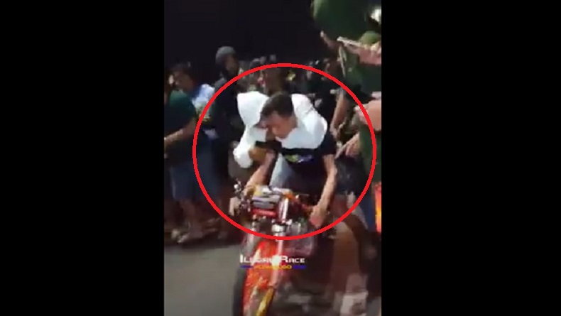 Viral Pria Misterius Todong Pistol ke Joki Balap Liar, Nonton Kocar-kacir 