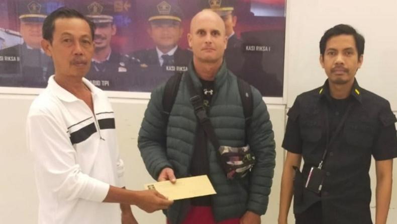 Nasib Nelangsa Bule AS di Bali, Berkorban Temui Pacar hingga Uang Habis dan Dideportasi