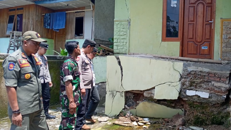 Tanah Bergerak Terjang Cisalak Majalengka, 50 Rumah Rusak Ringan dan Berat