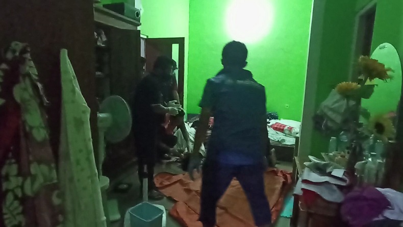Suami di Kendal Bunuh Istri dengan Linggis Lalu Gantung Diri