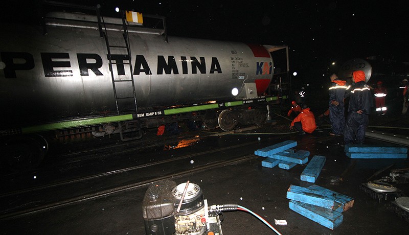 Kereta Api Angkut BBM Anjlok di Sidoarjo - Bagian 2