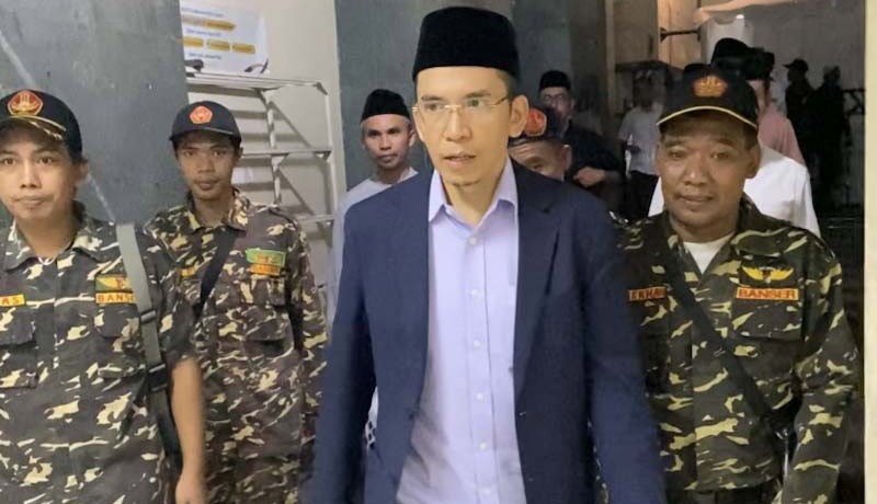 Konser Ngabuburit dan Tabligh Akbar, TGB Zainul Majdi Beri Tausiyah di Depan Ribuan Warga Jateng - Bagian 3