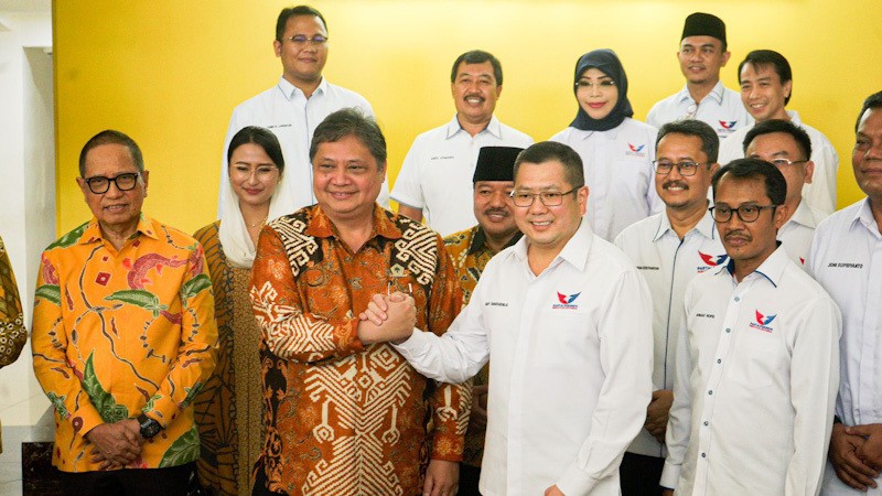 Hary Tanoesoedibjo Datangi Markas Golkar Temui Airlangga Hartarto - Bagian 1