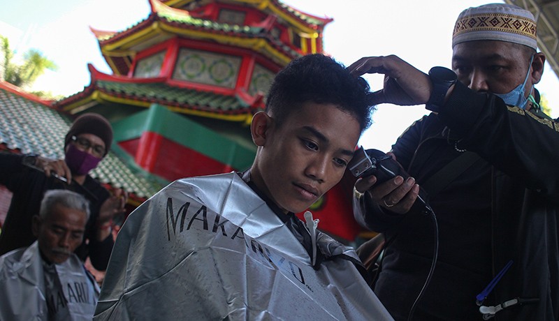 Intip Layanan Potong Rambut Gratis di Masjid Muhammad Cheng Hoo - Bagian 1