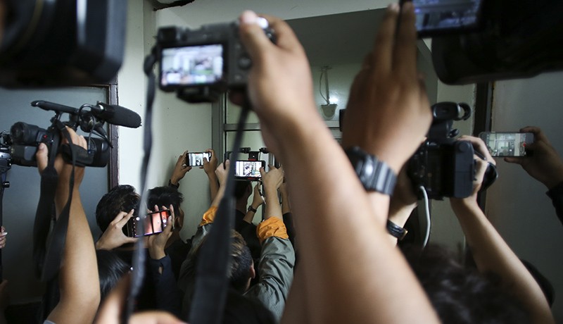 Momen AG, Pacar Mario Dandy Masuk Mobil Tahanan usai Divonis 3,5 Tahun Penjara - Bagian 2