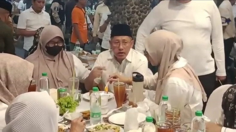 Bebas dari Penjara, Anas Disambut Keluarga dan Angelina Sondakh