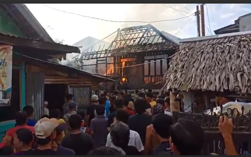 Diduga Anak Main Korek Api, Rumah di 11 Ulu Palembang Ludes Terbakar