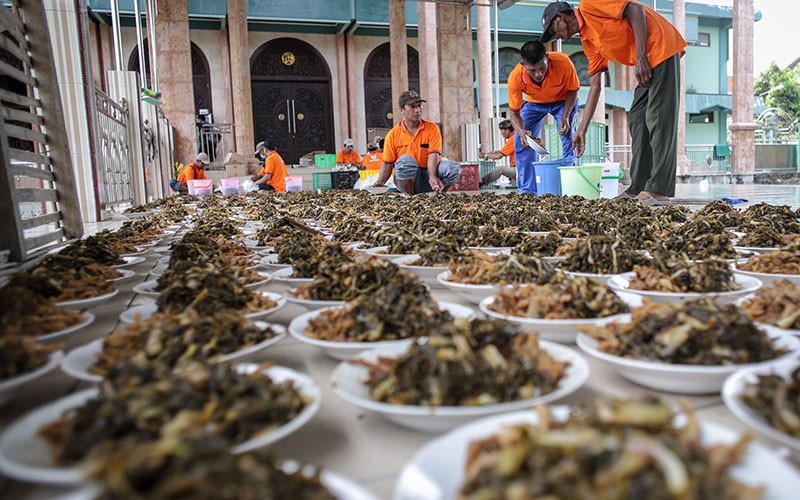 Menyantap Kolak Ayam pada Hari ke-22 Bulan Ramadan - Bagian 2