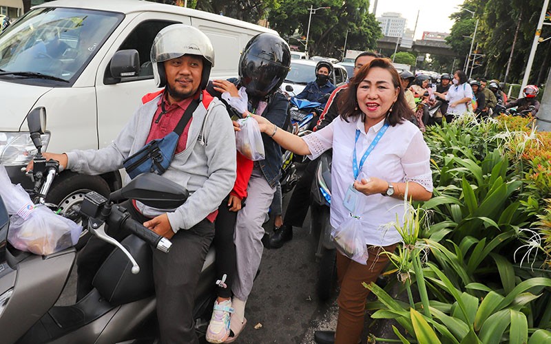 RPA Partai Perindo Bagi-Bagi Takjil - Bagian 1