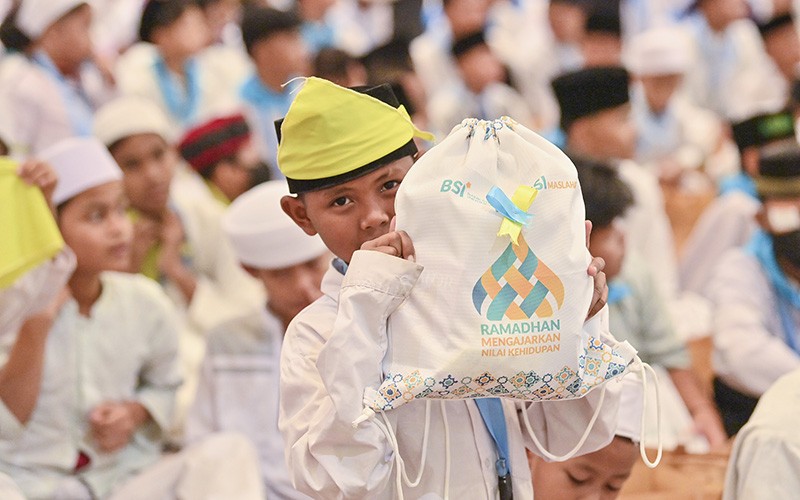 Maknai Ramadan dan Nuzulul Quran, BSI Bagi-Bagi THR ke 2.222 Anak Yatim - Bagian 4