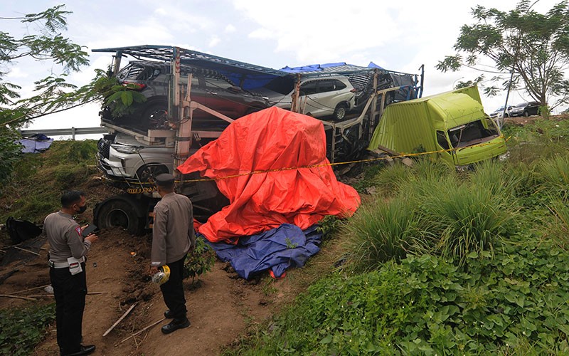 Jumlah Korban Kecelakaan Tol Semarang-Solo Menjadi 8 Orang - Bagian 1