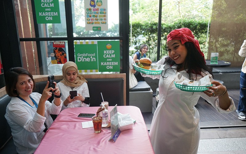 Sulap Pramusaji Karen’s Diner Jadi Kalem, GrabFood Hadirkan Kareem’s Diner - Bagian 1