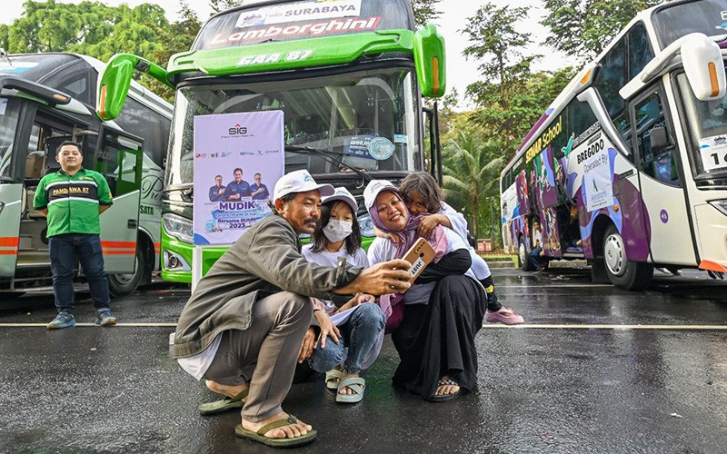 SIG Berangkatkan 600 Peserta Mudik Bersama BUMN 2023 ke Jateng dan Jatim - Bagian 4