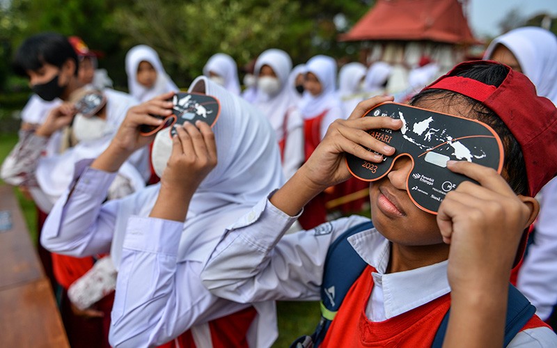 Mengintip Gerhana Matahari, Fenomena Astronomi 100 Tahun Sekali - Bagian 2