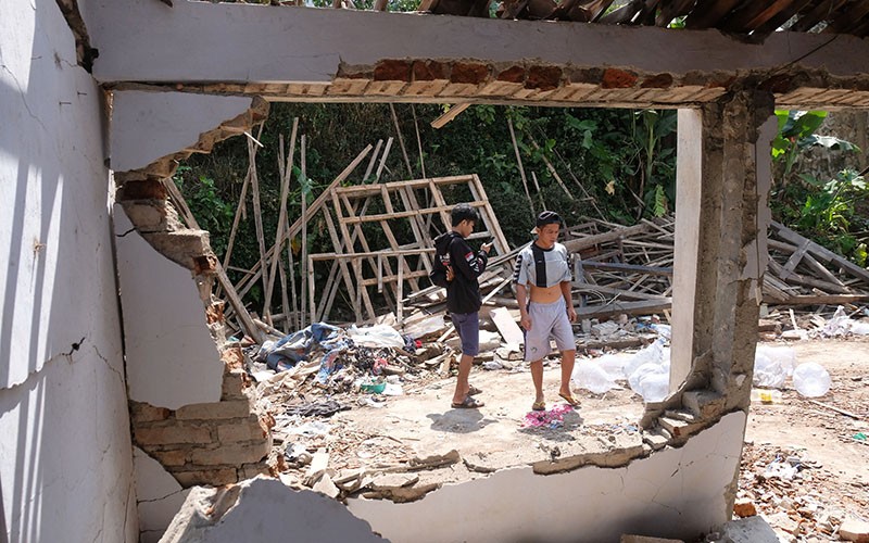Lagi, Ledakan akibat Petasan Hancurkan Rumah-Rumah - Bagian 2
