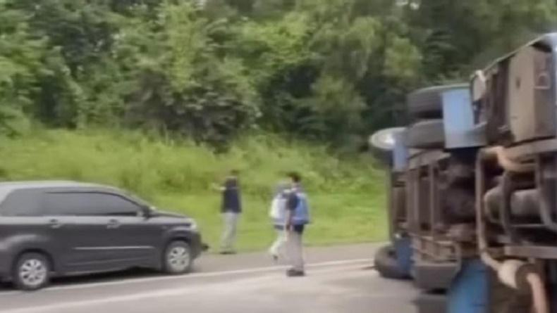 Kronologi Kecelakaan di Tol Cipularang Km 68, Bus Tabrak Mobil Sebabkan 10 Orang Terluka