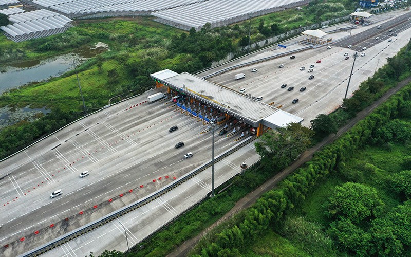Penampakan Tol Jakarta-Cikampek Lengang dari Pagi hingga Sore pada H-1 Lebaran - Bagian 2