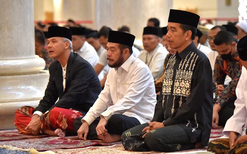 Jokowi-Ganjar Sholat Id di Masjid Raya Sheikh Zayed - Bagian 1