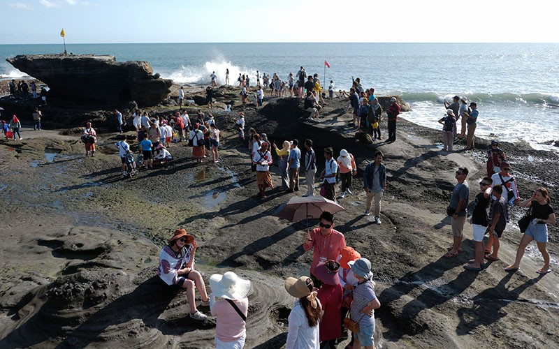 Suasana Liburan Idul Fitri 1444 H di Tanah Lot Bali - Bagian 3