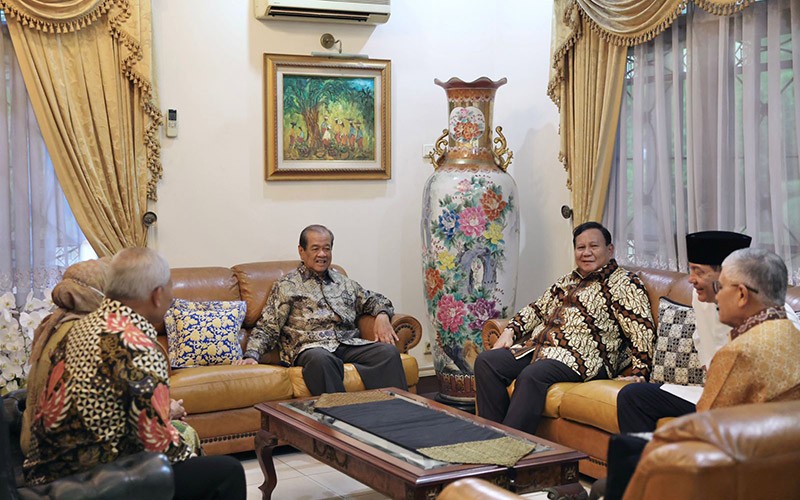 Prabowo Hormat-Cium Tangan Laksamana TNI (Purn) Widodo AS saat Silaturahmi - Bagian 3