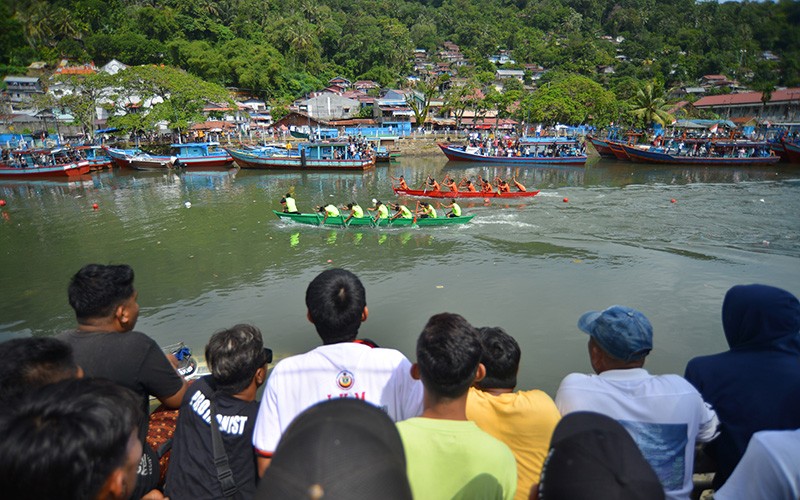 Lomba Dayung Selaju Sampan di Sungai Batang Arau - Bagian 2
