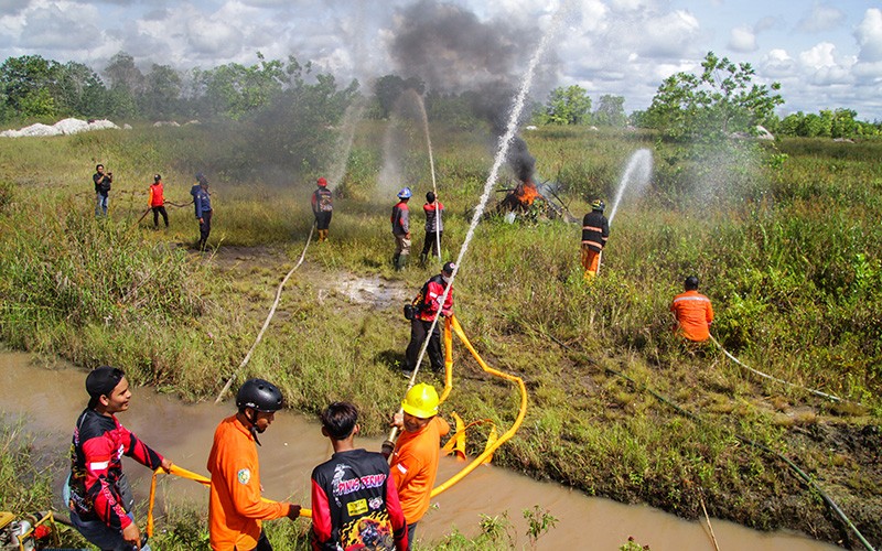 Petugas Gabungan Simulasi Pemadaman Karhutla Palangkaraya - Bagian 2