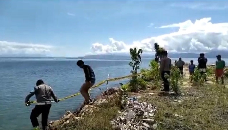 Asyik Mancing, Nelayan Temukan Mayat Bayi Perempuan di Pantai Lasalepa