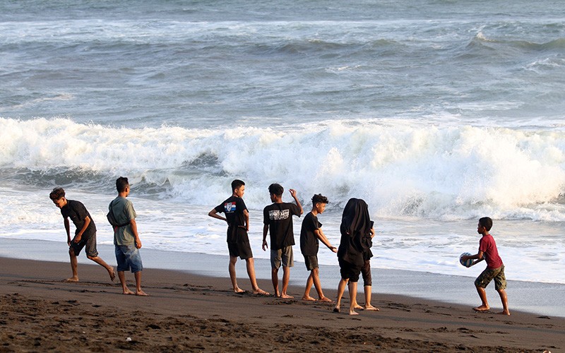  Pagi hingga Malam DIY Cerah Berawan, Gelombang Laut Selatan Capai 4 Meter 