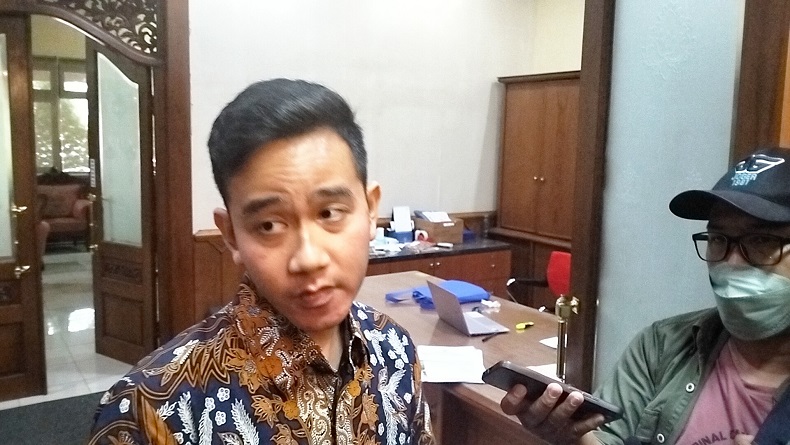 Gibran Ungkap Alasan Tinggal Mobil Dinas di Viaduk Gilingan Solo
